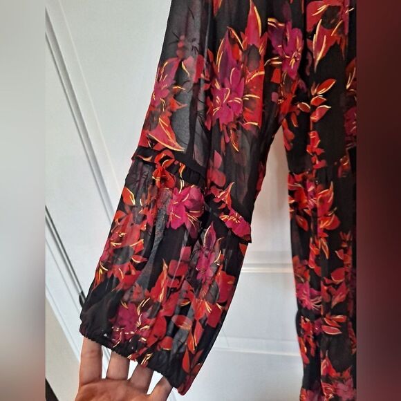 Floral V-Neck Dress - Picture 6 of 9